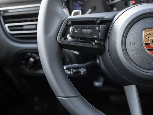 Certified 2026 Porsche Macan AWD/4WD image 15