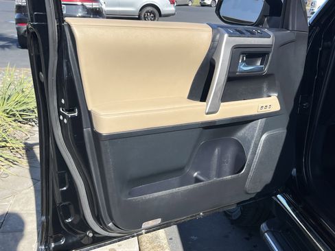 Used 2016 Toyota 4Runner Limited image 12