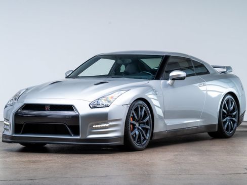 Used 2014 Nissan GT-R Premium AWD/4WD image 3