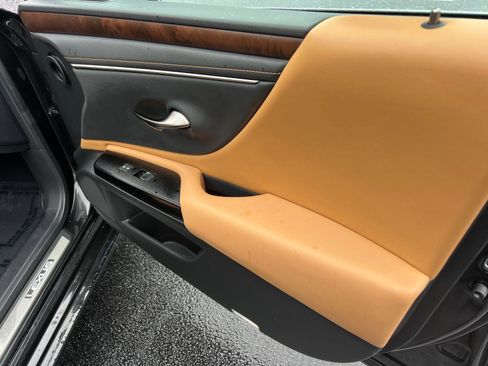 Used 2024 Lexus ES 350 w/ Premium Package image 15