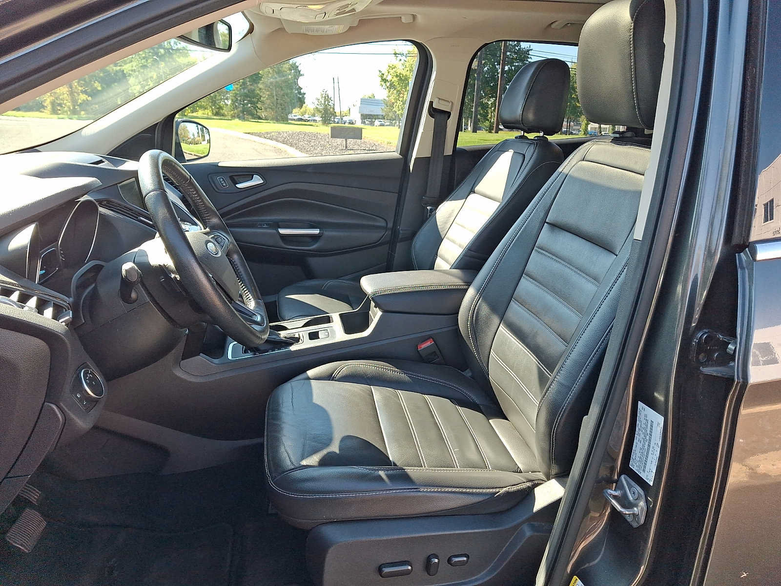Used 2017 Ford Escape Titanium AWD/4WD image 10