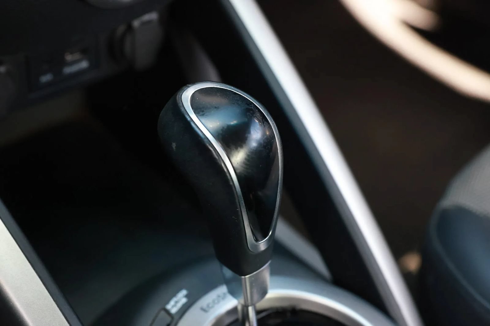 Used 2013 Hyundai Veloster w/ Style Pkg FWD image 35