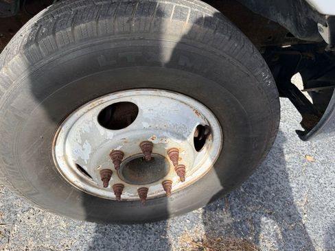 Used 2005 Ford F350 XL image 14