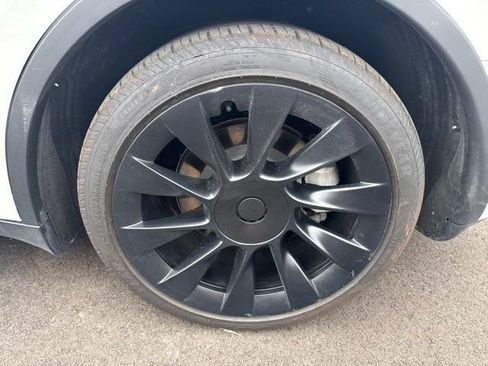 Used 2024 Tesla Model Y Long Range RWD image 15
