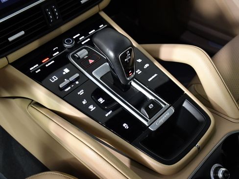 Used 2019 Porsche Cayenne image 16