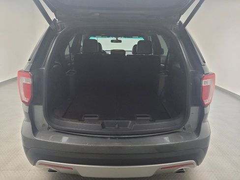 Used 2016 Ford Explorer XLT w/ Equipment Group 202A AWD/4WD image 29