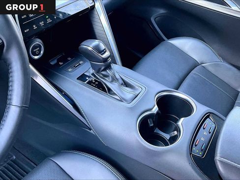 Used 2023 Toyota Venza Limited image 17