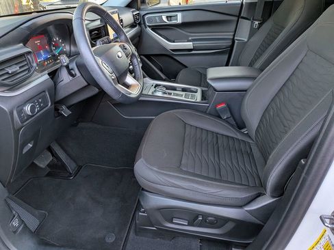 Used 2021 Ford Explorer XLT image 17