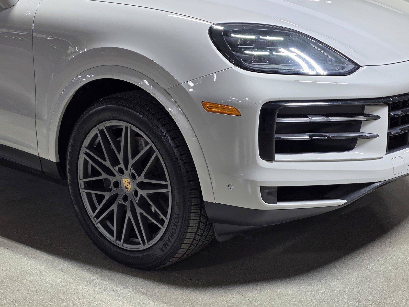 Used 2024 Porsche Cayenne Coupe AWD/4WD image 10