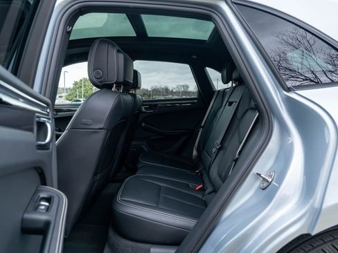 Certified 2025 Porsche Macan image 33