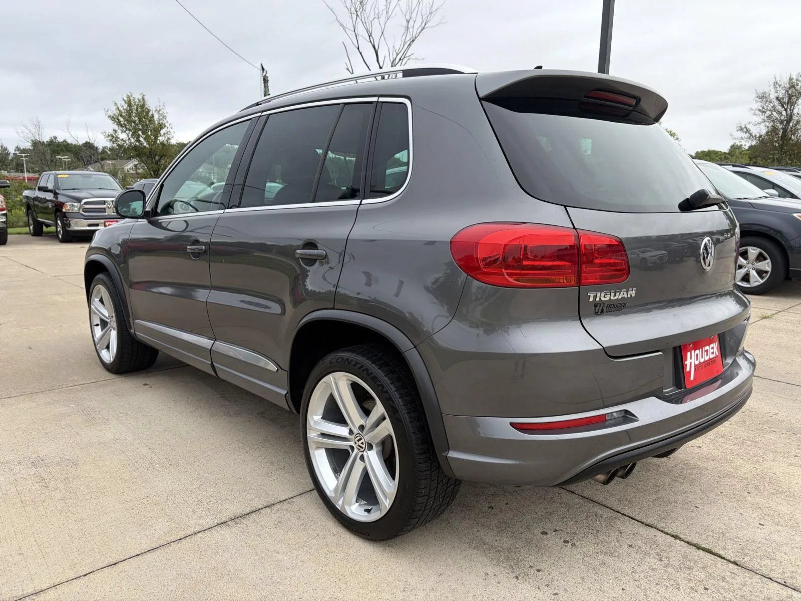 Used 2016 Volkswagen Tiguan R-Line FWD image 6