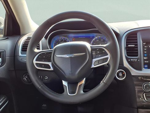 Used 2022 Chrysler 300 Touring image 32