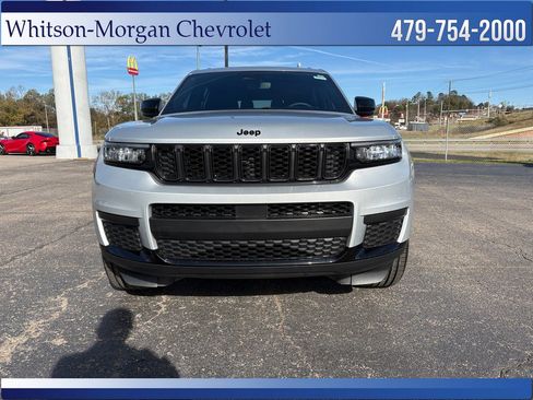 Used 2023 Jeep Grand Cherokee L Laredo image 3