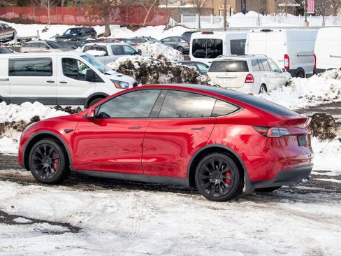 Used 2021 Tesla Model Y Long Range image 5