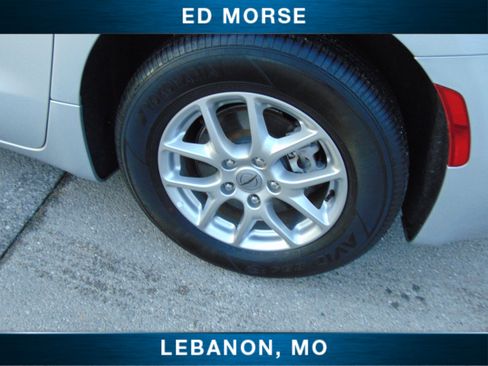 Used 2024 Chrysler Pacifica Touring-L image 9