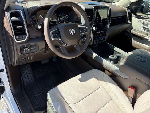 Used 2025 RAM 1500 Laramie AWD/4WD image 10