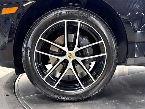 Used 2026 Porsche Macan AWD/4WD image 13