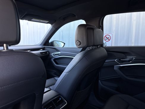 Used 2023 Audi e-tron Premium w/ Convenience Plus Package image 31