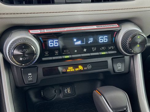 Used 2025 Toyota RAV4 XLE Premium image 23