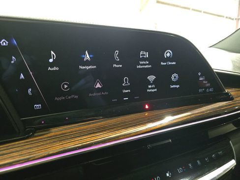 Used 2022 Cadillac Escalade Luxury AWD/4WD image 21
