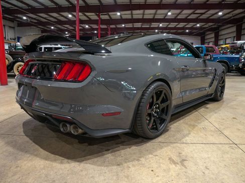 Used 2018 Ford Mustang Shelby GT350R w/ GT350R Equipment Group 920A RWD image 8