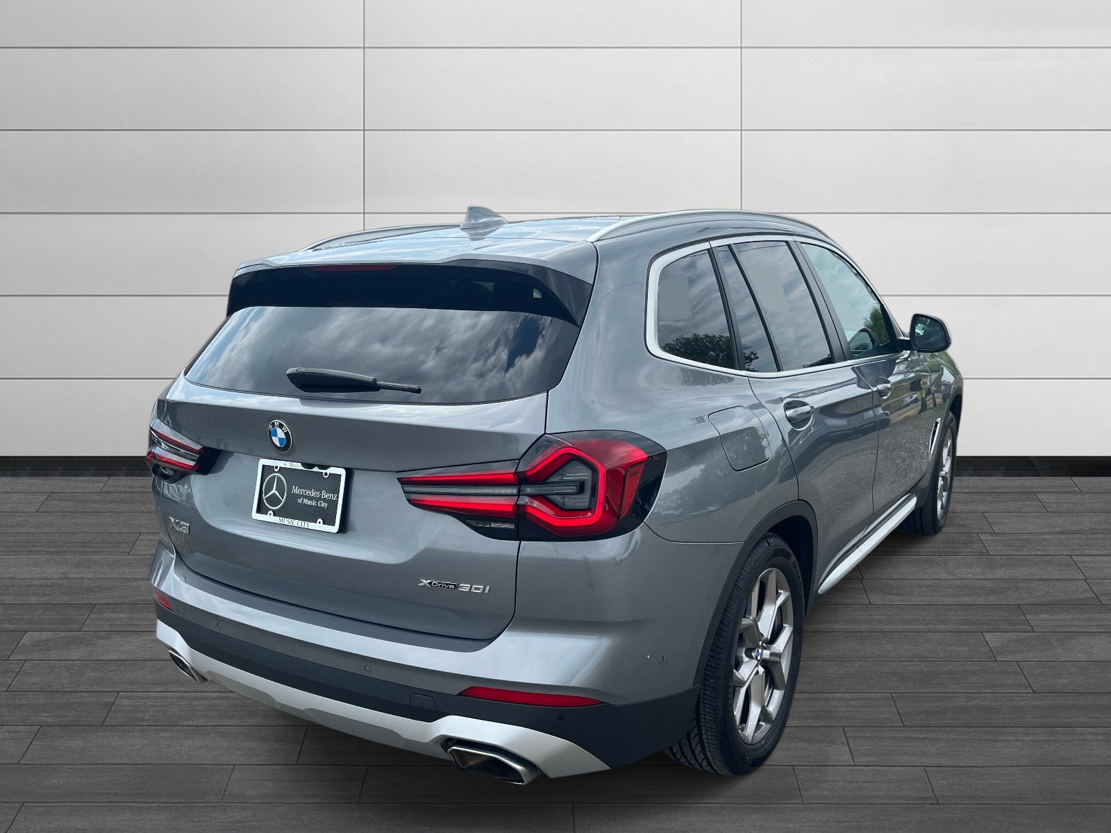 Used 2023 BMW X3 xDrive30i w/ Premium Package AWD/4WD image 3