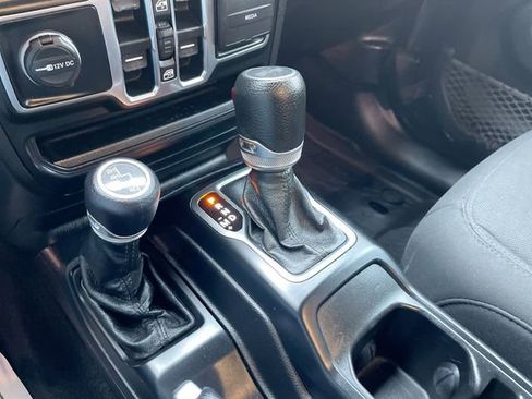 Used 2020 Jeep Wrangler Unlimited Sport S AWD/4WD image 15