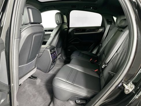 Certified 2025 Porsche Cayenne image 27