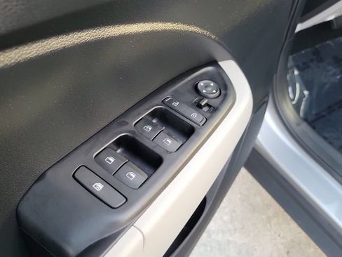 Used 2024 Hyundai Venue SEL FWD image 13