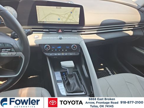 Used 2023 Hyundai Elantra Limited FWD image 12