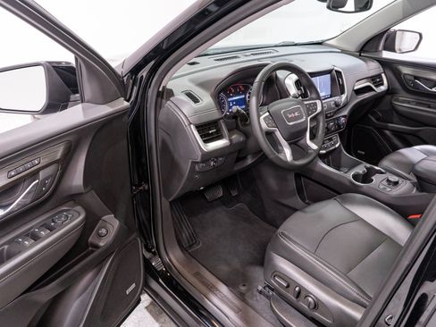 Used 2024 GMC Terrain SLT w/ Infotainment Package II FWD image 12