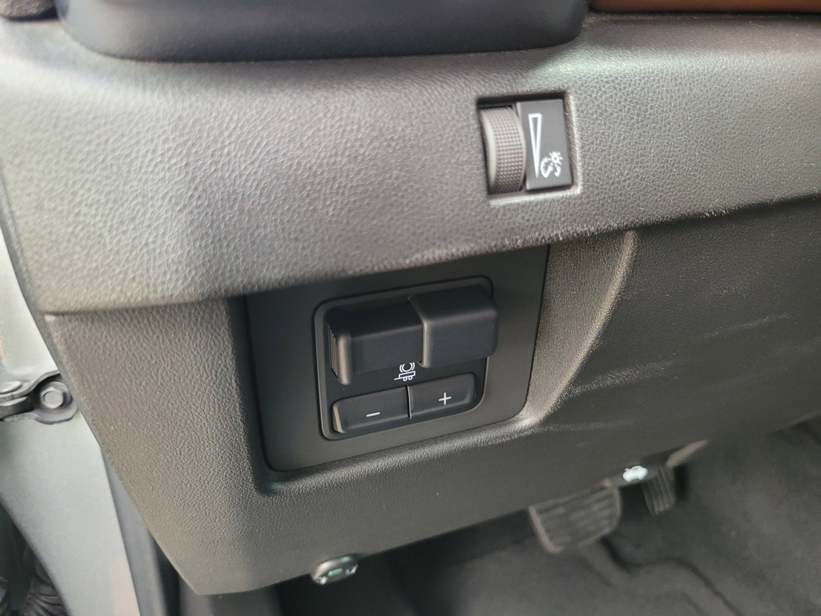 Used 2023 GMC Canyon AT4 AWD/4WD image 16
