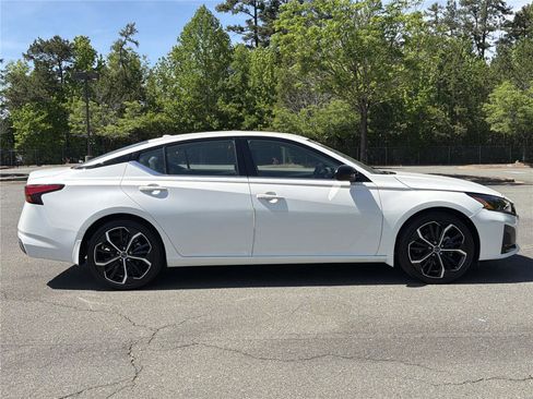Used 2024 Nissan Altima 2.5 SR w/ SR Premium Package FWD image 28