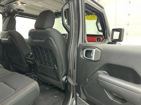 Used 2021 Jeep Gladiator Rubicon AWD/4WD image 33
