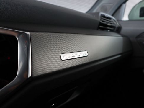 New 2025 Audi Q3 2.0T Premium image 26