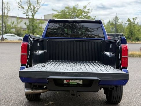 Certified 2025 Toyota Tacoma SR5 AWD/4WD image 11