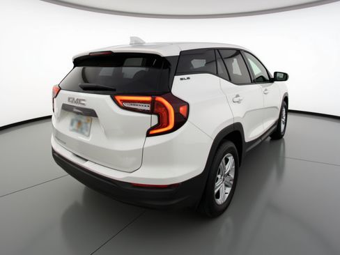 Used 2024 GMC Terrain SLE FWD image 9
