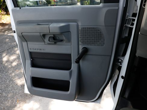 Used 2018 Ford E-350 and Econoline 350 Super Duty RWD image 40