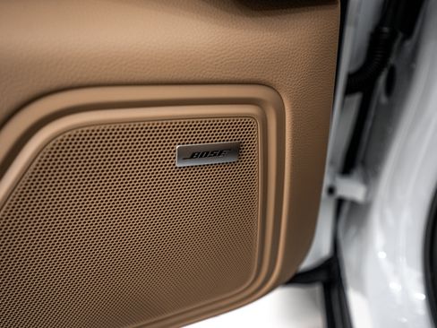 Certified 2026 Porsche Macan AWD/4WD image 18