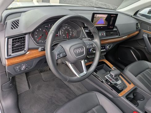 Used 2023 Audi Q5 Premium w/ Convenience Package image 11