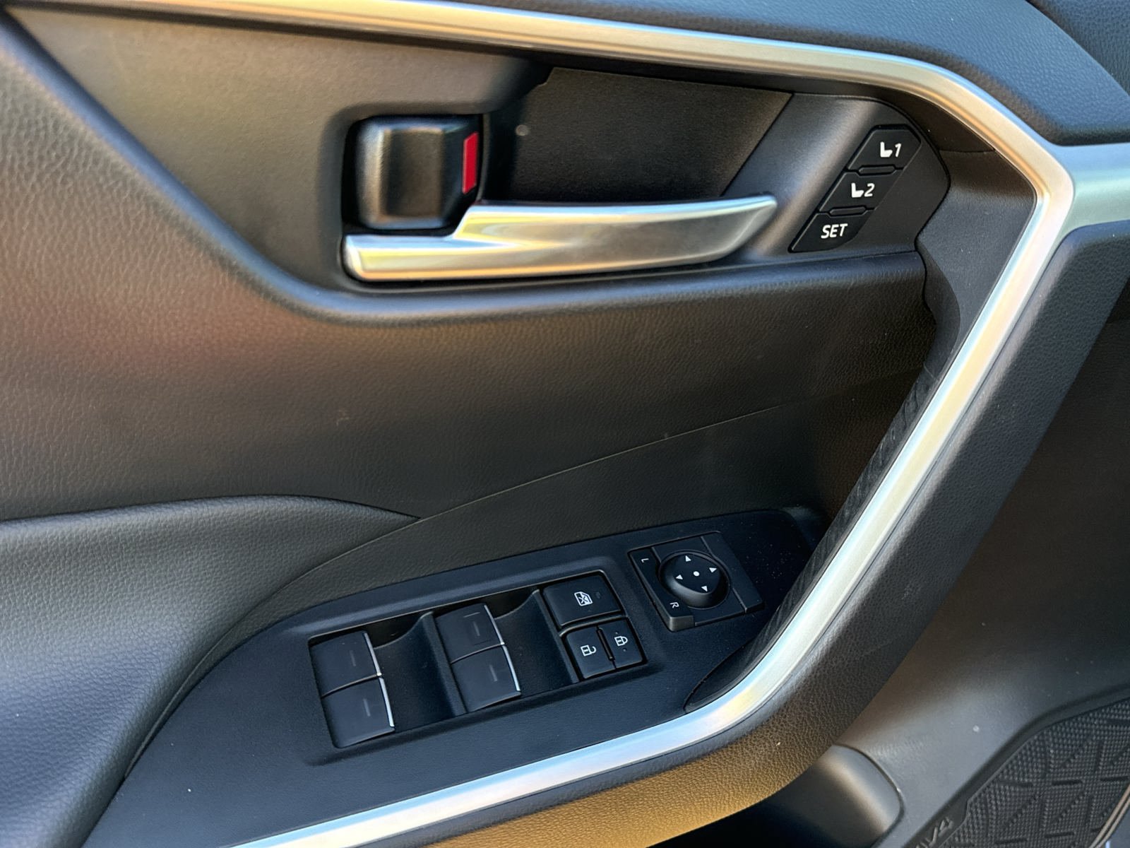 Used 2025 Toyota RAV4 XLE Premium w/ Weather Package FWD image 10