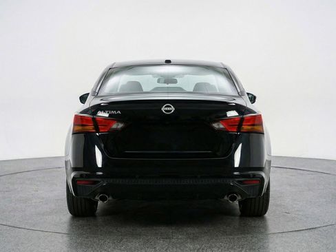 Used 2025 Nissan Altima 2.5 SV FWD image 7