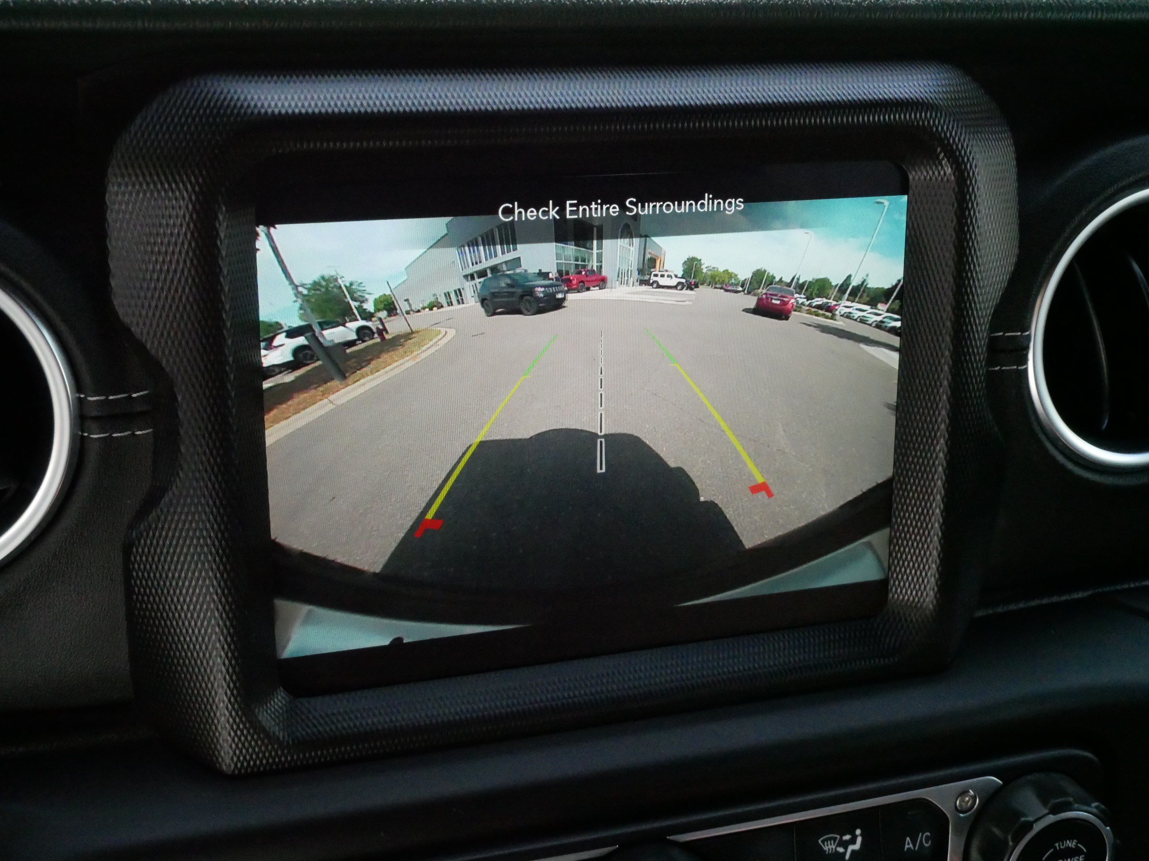 Used 2022 Jeep Wrangler Unlimited Sahara w/ Cold Weather Group AWD/4WD image 30