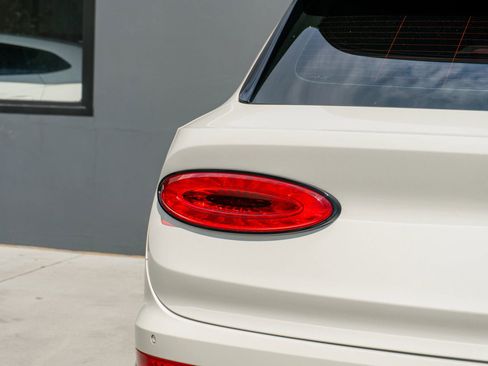 Used 2023 Bentley Bentayga AWD/4WD image 43