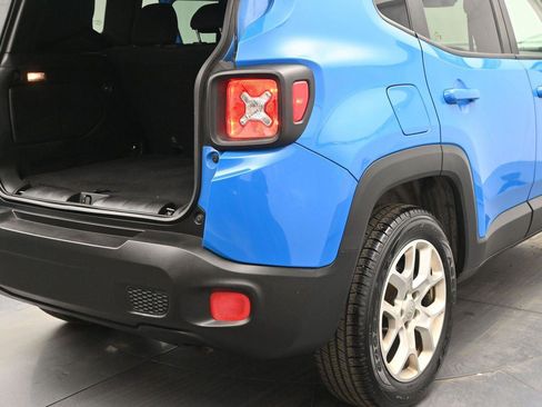 Used 2015 Jeep Renegade Latitude AWD/4WD image 11