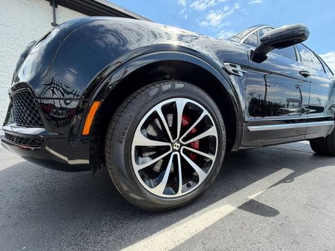 Used 2020 Bentley Bentayga AWD/4WD image 25