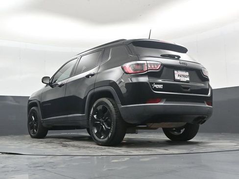 Used 2018 Jeep Compass Latitude FWD image 42