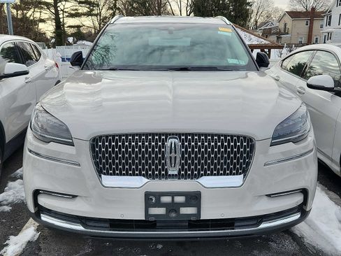 Used 2022 Lincoln Aviator AWD w/ Premium Package image 2