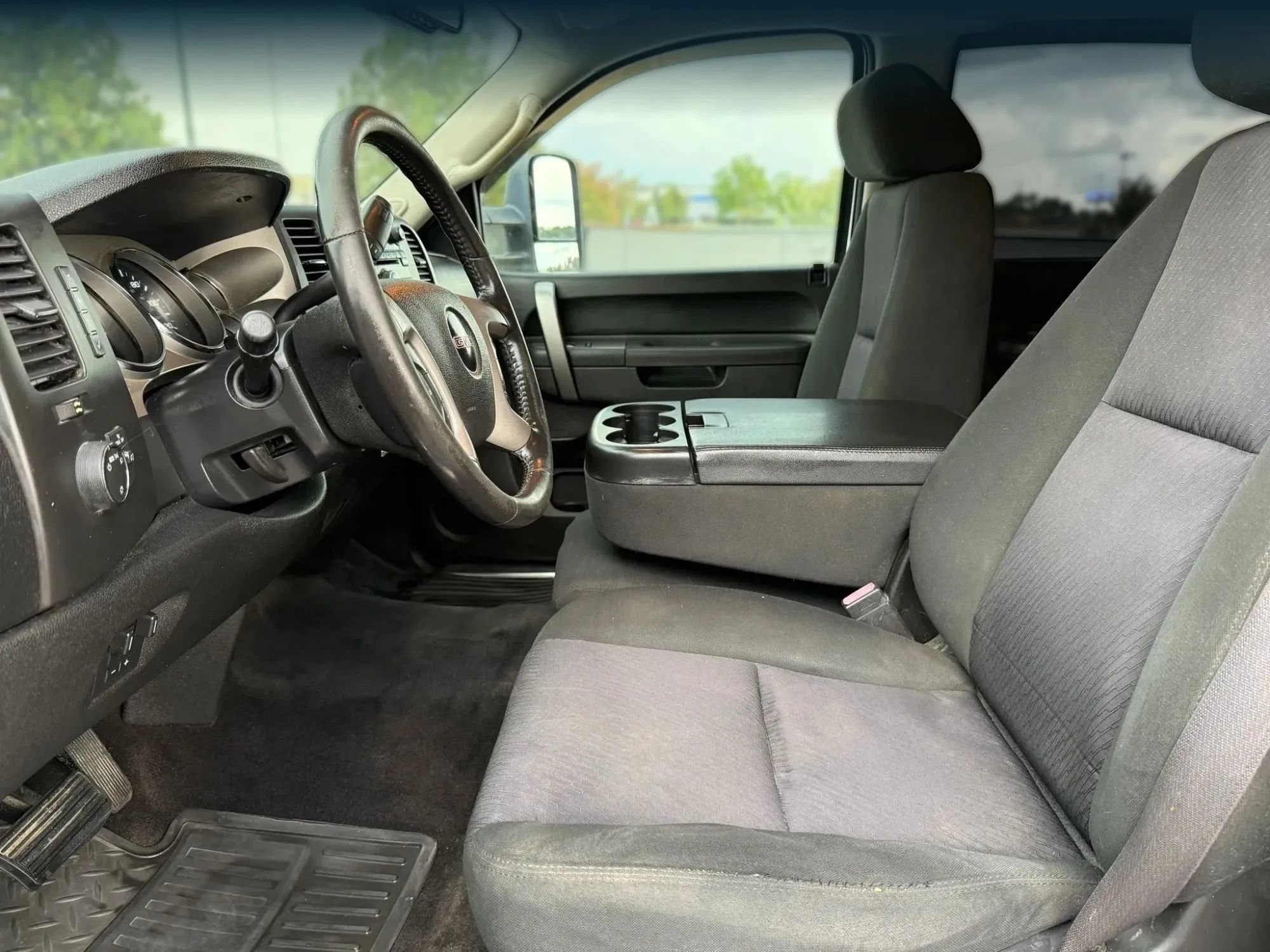 Used 2013 GMC Sierra 2500 SLE w/ HD SLE Premium Package AWD/4WD image 2