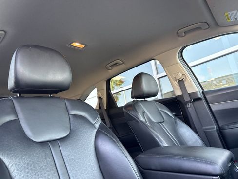 Certified 2023 Kia Sorento S FWD image 17